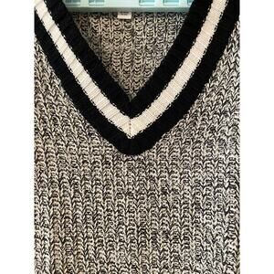 V-Neck Varsity Style Sweater Size Juniors Medium Marled Black White Schoolcore